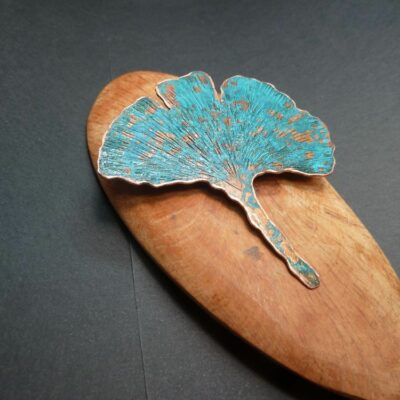 Broche gingko bleue cuivre oxydé