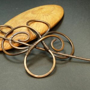 Broche cuivre nu