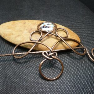 Broche cuivre nu et perle