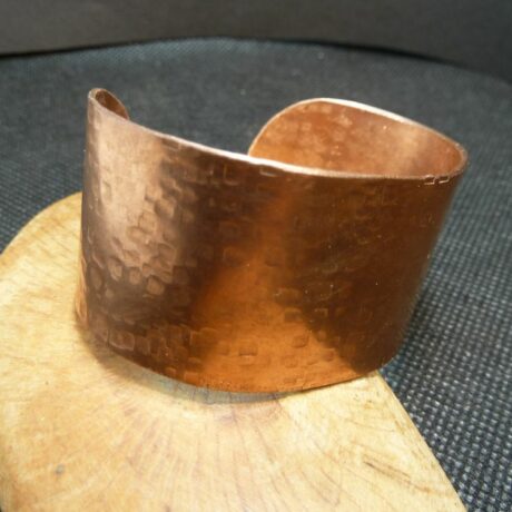 1.401.2 – bracelet cuivre nu martelé