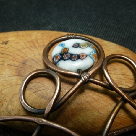 2.310.6 – broche cuivre nu perle