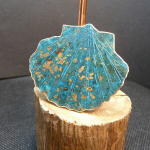 Broche coquille oxydée