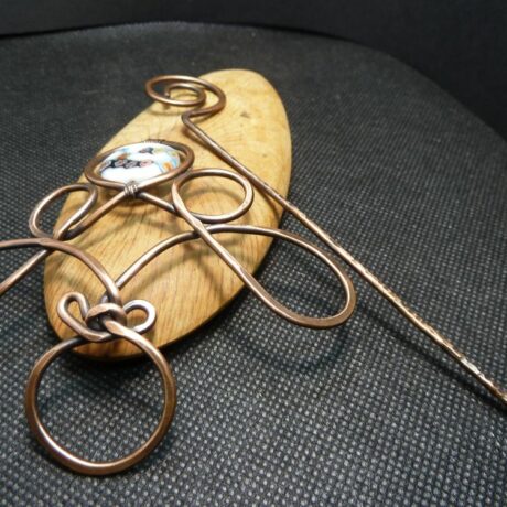 4.310.6 – broche cuivre nu perle