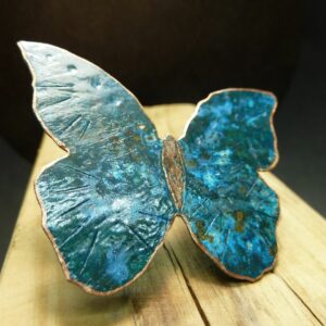 Broche papillon cuivre oxydé