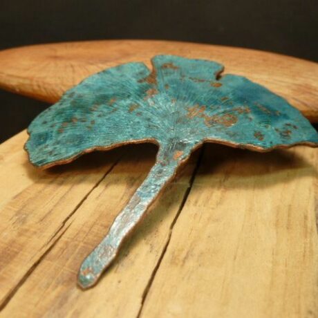 Barette-gingko-en-cuivre-bleu