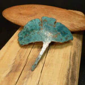 Barette gingko en cuivre bleu