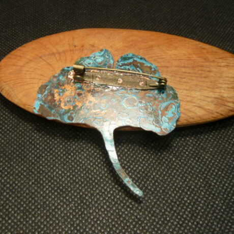 Broche-gingko-cuivre-bleu