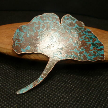 Broche-gingko-cuivre-bleu