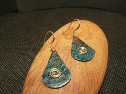 Boucles d'oreilles forme goutte en cuivre oxydé bleu